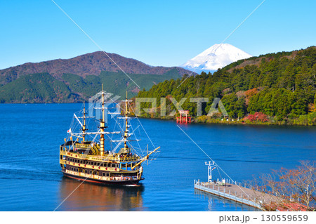 秋 元箱根 芦ノ湖 富士山 秋 元箱根 芦ノ湖 富士山 130559659
