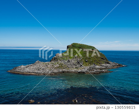 利尻島 ポンモシリ島と青い海の夏景色 利尻島 ポンモシリ島と青い海の夏景色 130559815