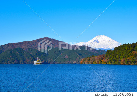 秋 元箱根 芦ノ湖 富士山 秋 元箱根 芦ノ湖 富士山 130560052