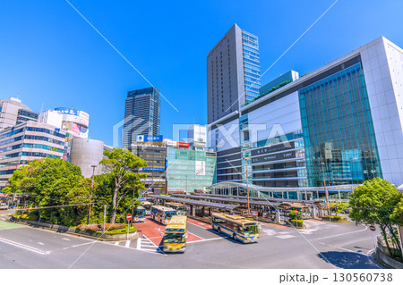 日本の横浜都市景観9月8日…猛烈な暑さ続く…横浜駅やJR横浜タワー、タワーマンションなどを望む 130560738