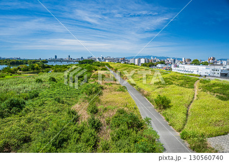 菅原城北大橋から望む淀川右岸側の風景　大阪市 130560740