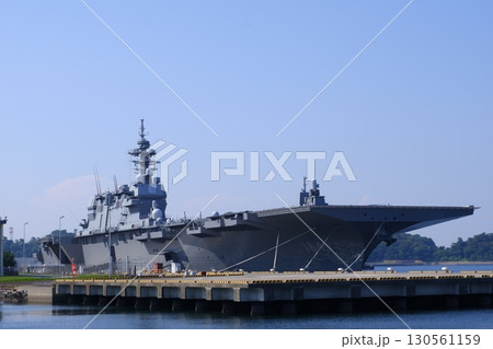 海上自衛隊横須賀基地に停泊する改装後の護衛艦かが 海上自衛隊横須賀基地に停泊する改装後の護衛艦かが 130561159
