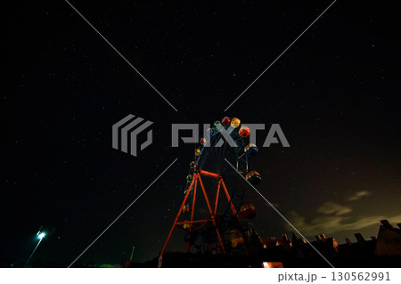 観覧車と星空の夜景 観覧車と星空の夜景 130562991