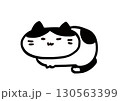 ハチワレクロ猫ちゃん　まるくなる 130563399