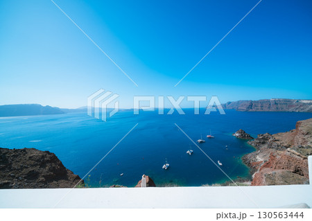 ギリシャのサントリーニ島の美しい風景 130563444