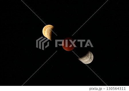皆既月食に見る地球の影（多重合成写真） 130564311