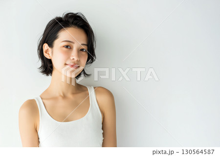 若い女性のビューティーイメージ 130564587