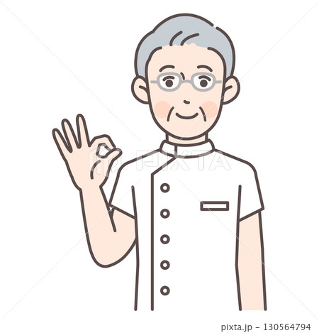 OKサインを出すシニア男性看護師 130564794