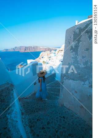 ギリシャのサントリーニ島の美しい朝 130565514