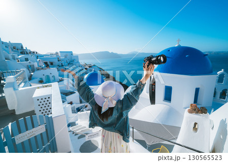 ギリシャのサントリーニ島の美しい朝 130565523