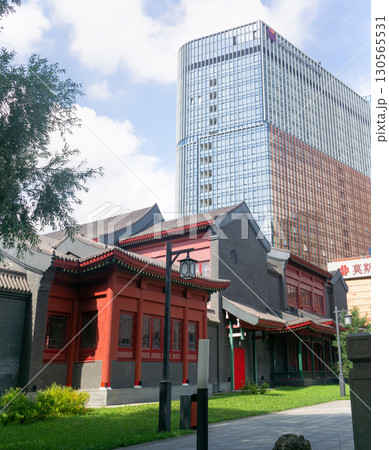 traditional Chinese architecture on a background of the business center Park Huaming 130565531