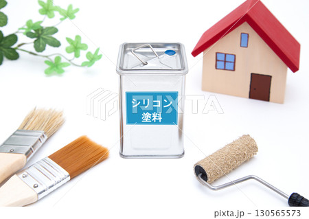 住宅塗装　シリコン塗料 130565573