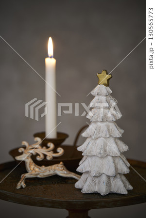 クリスマスイメージ　卓上クリスマスツリー 130565773