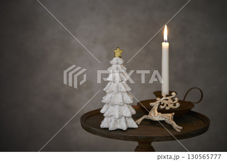 クリスマスイメージ　卓上クリスマスツリー 130565777
