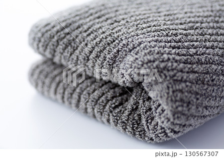 新しいグレーのフェイスタオル 新しいグレーのフェイスタオル 130567307