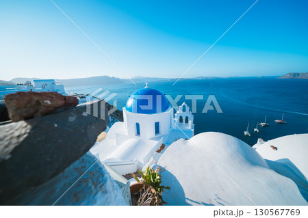 サントリーニのブルードーム 130567769