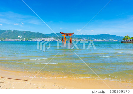夏の宮島 厳島神社 鳥居 夏の宮島 厳島神社 鳥居 130569179