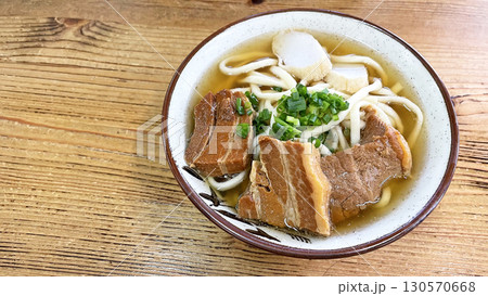 おいしそうな沖縄そば 三枚肉そば 沖縄料理 郷土料理 130570668