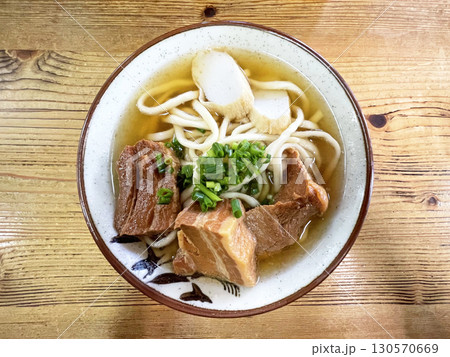 おいしそうな沖縄そば 三枚肉そば 沖縄料理 郷土料理 130570669