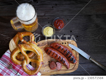 Bavarian sausages with pretzels and beer 130571504