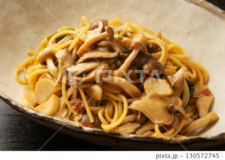 キノコの和風バター醬油スパゲッティー 130572745