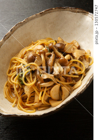 キノコの和風バター醬油スパゲッティー キノコの和風バター醬油スパゲッティー 130572747