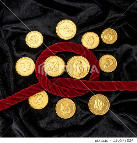 Gold Coins and Red Rope on Black Velvetのイラスト素材 [130578824] - PIXTA