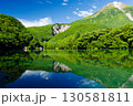 上高地 大正池に映る焼岳と夏の絶景 130581811