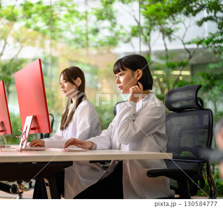 白衣の女性たち 白衣の女性たち 130584777