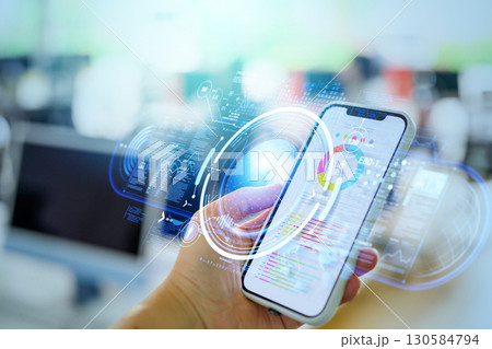 スマホにグラフ 130584794