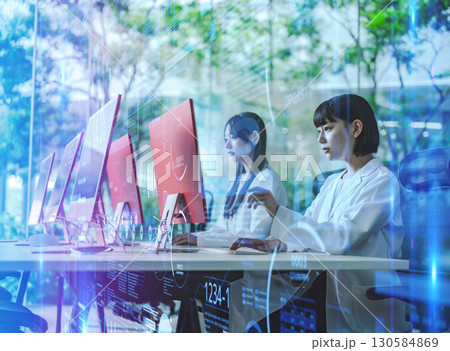 白衣の女性たち 130584869