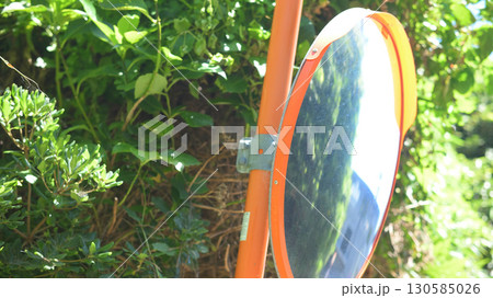 カーブミラー 130585026