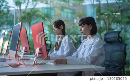 白衣の女性たち 白衣の女性たち 130585036