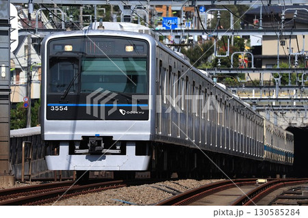 【小田急】3000形+8000形 急行(小田原線:梅ヶ丘駅) 【小田急】3000形+8000形 急行(小田原線:梅ヶ丘駅) 130585284