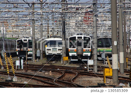 尾久車両センターに疎開留置中の高崎線211系・横浜線205系 尾久車両センターに疎開留置中の高崎線211系・横浜線205系 130585309