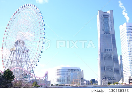 都会の街並みの風景 130586588