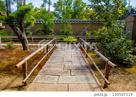 【京都風景】瑞峯院　十字架のある枯山水「閑眠庭」 130587319
