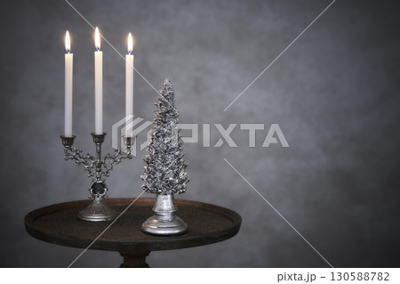 クリスマスイメージ　卓上クリスマスツリー 130588782