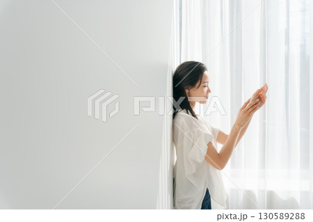 ボディケアをする女性 130589288