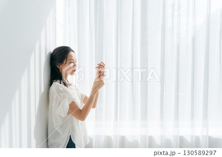 ボディケアをする女性 130589297