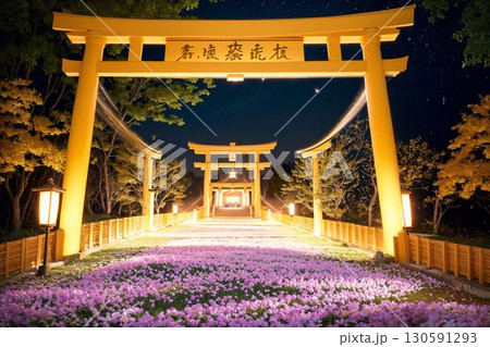 夜の神社の幻想的な風景とピンクの花畑 130591293
