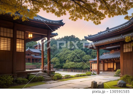 秋の夕暮れ、静寂な古民家と美しい庭園 秋の夕暮れ、静寂な古民家と美しい庭園 130591585