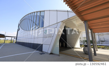 JR武蔵野線の吉川美南駅東口、エスカレーターとエレベーターが設置 130592461