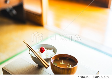 ひもじい食事 ひもじい食事 130592489