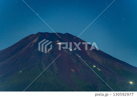 【山梨県】富士山 登山道・山小屋の灯り 【山梨県】富士山 登山道・山小屋の灯り 130592977
