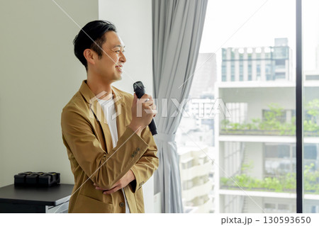 セミナー 講師 ビジネスマン 研修 ビジネスイメージ 130593650