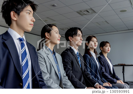 グループ面接　集団面接 130593991