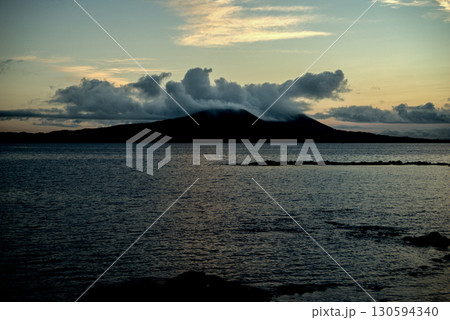 <五島の風景>夜明けの海水浴場と山の雨雲 <五島の風景>夜明けの海水浴場と山の雨雲 130594340