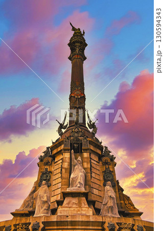 バルセロナ旧市街のコロンブスの塔の景観 バルセロナ旧市街のコロンブスの塔の景観 130594343