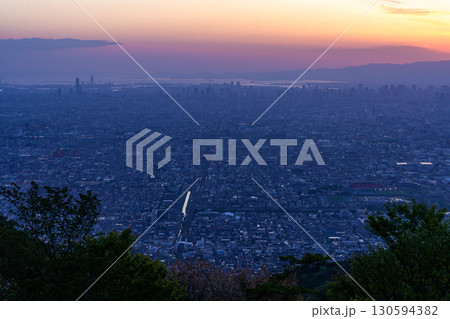 《大阪府》大阪の全景夜景・ぼくらの広場の眺望 130594382